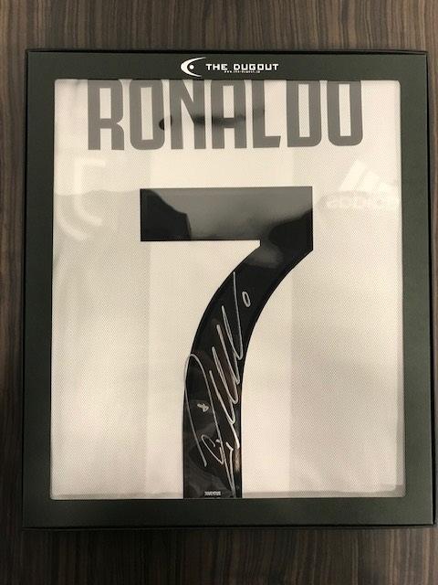 ミントモール Mint 三宮店 The Dugout Cristiano Ronaldo 直筆サイン入りユニフォーム ユベントス 証明書付属